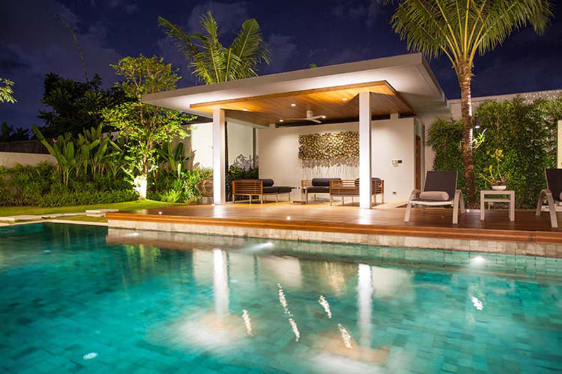 Quels sont les équipements indispensables à avoir pour le confort dans un pool house en France ?